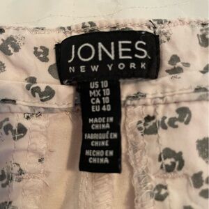 Jones New York Size 10 Cropped Chinos